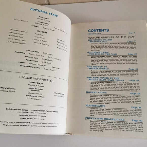 1976 Year Book Encyclopedia Vintage Birthday Gift Annual Recap Grolier Gen X - Picture 3 of 8